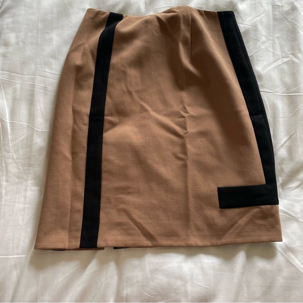 White House Black Market Black and Tan skirt - Picture 5 of 7